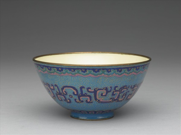 銅胎畫琺瑯藍地龍紋碗