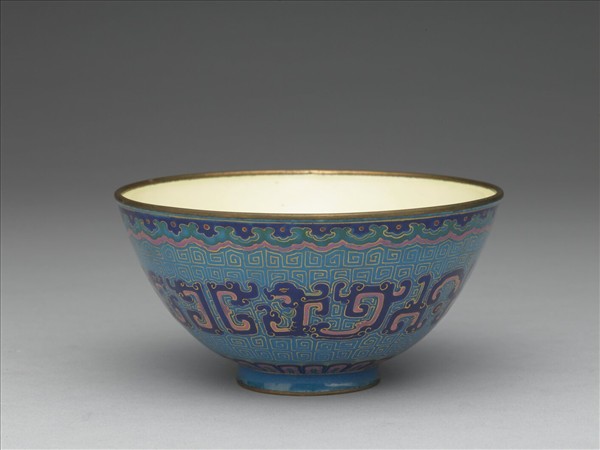 銅胎畫琺瑯藍地龍紋碗