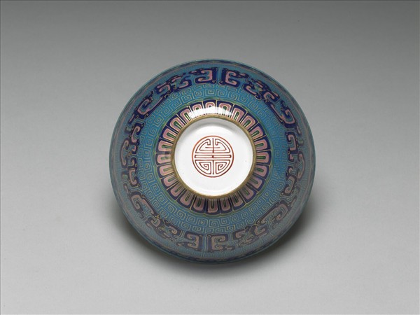 銅胎畫琺瑯藍地龍紋碗