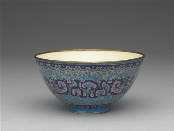 銅胎畫琺瑯藍地龍紋碗