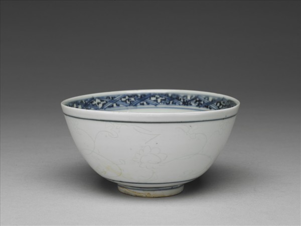 青花暗花碗