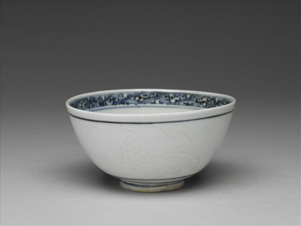 青花暗花碗