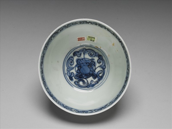 青花暗花碗