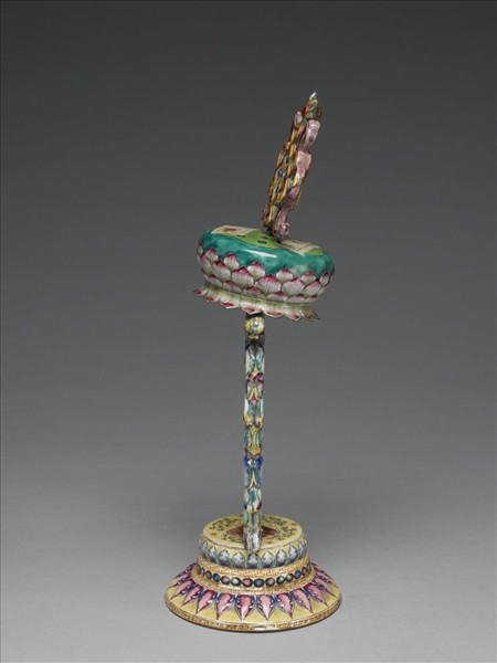 銅胎畫琺瑯五彩八寶（盤長）