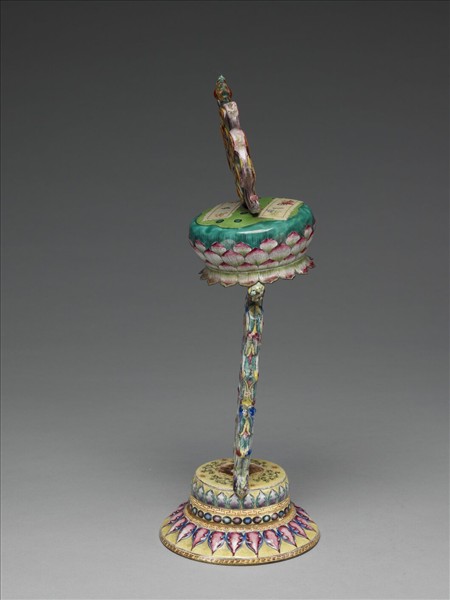 銅胎畫琺瑯五彩八寶（盤長）