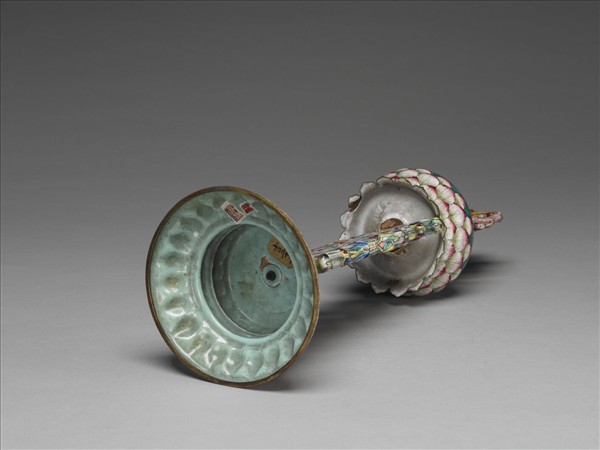 銅胎畫琺瑯五彩八寶（盤長）