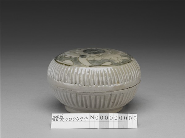 青花花卉紋圓盒