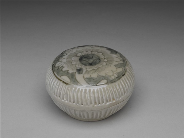 青花花卉紋圓盒