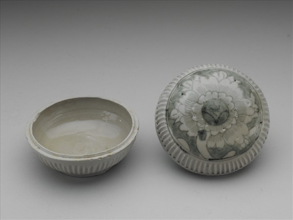 青花花卉紋圓盒