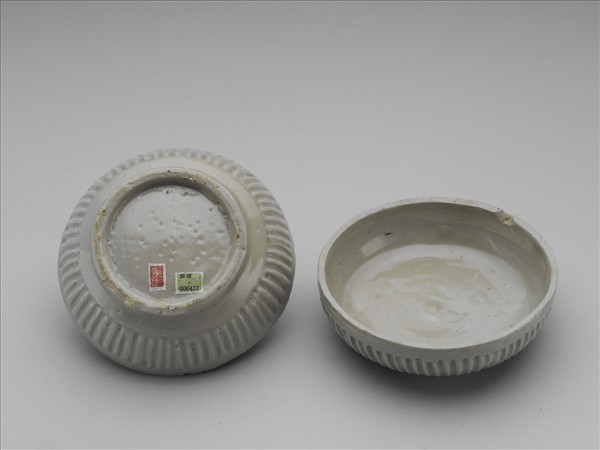 青花花卉紋圓盒