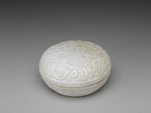 安溪窯 青白瓷印花卷草紋盒