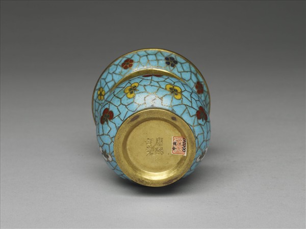 掐絲琺瑯冰梅紋燭台（五供）