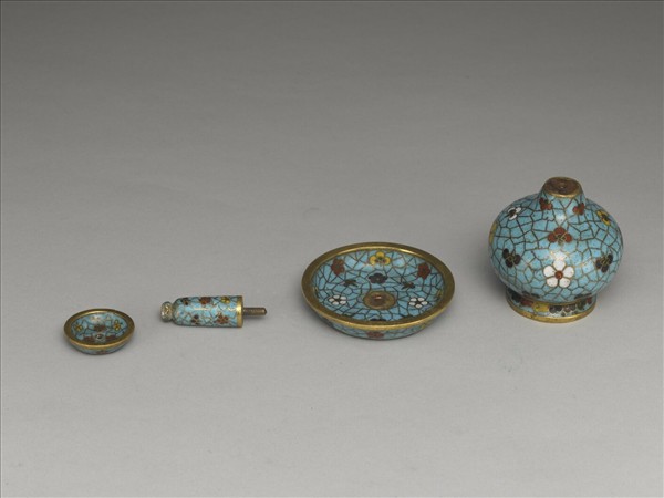 掐絲琺瑯冰梅紋燭台 （五供）