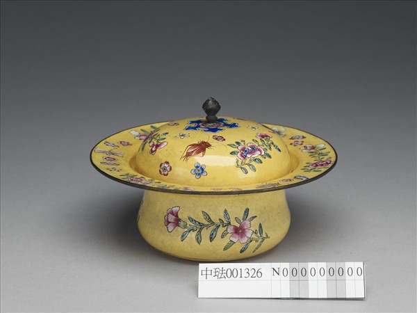 銅胎畫琺瑯黃地花卉紋痰盂