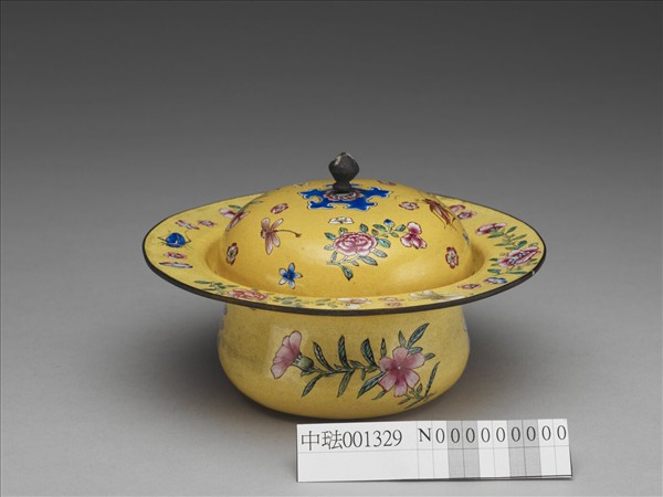 銅胎畫琺瑯黃地花卉紋痰盂