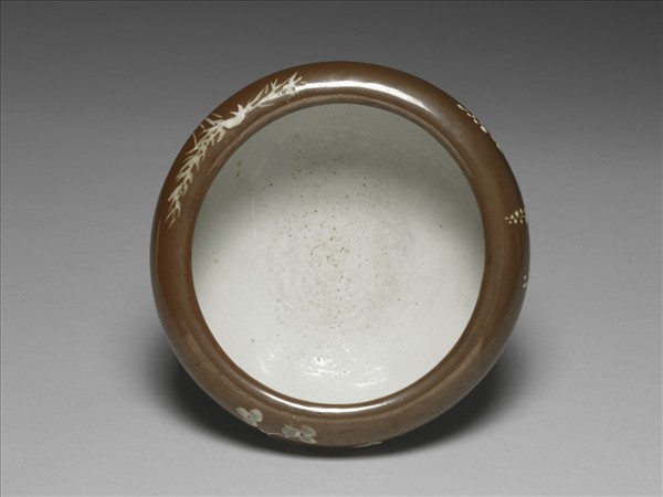 褐釉松竹梅紋三足爐