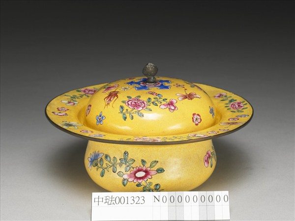 銅胎畫琺瑯黃地花卉紋痰盂