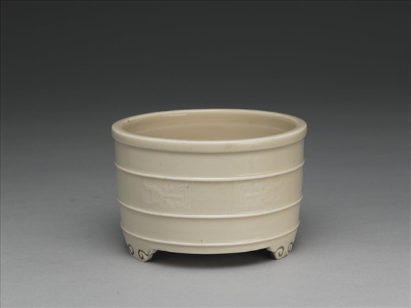 德化窯 夔紋筒式弦紋爐