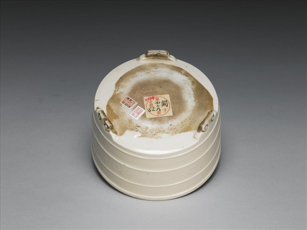 德化窯 夔紋筒式弦紋爐