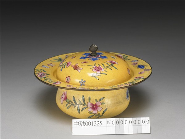 銅胎畫琺瑯黃地花卉紋痰盂