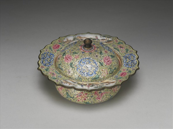 銅胎畫琺瑯花卉龍紋痰盂