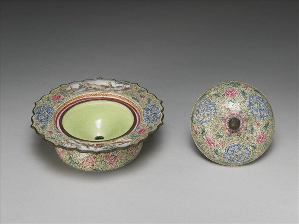 銅胎畫琺瑯花卉龍紋痰盂