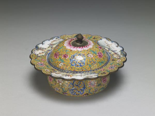 銅胎畫琺瑯花卉龍紋痰盂