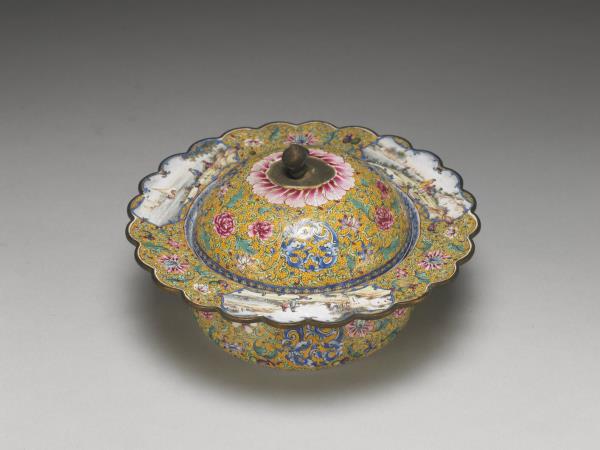 銅胎畫琺瑯花卉龍紋痰盂