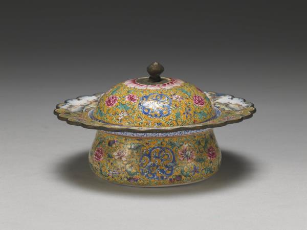 銅胎畫琺瑯花卉龍紋痰盂