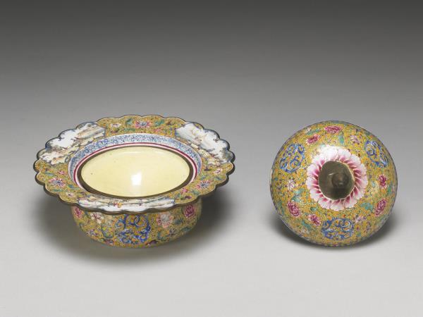 銅胎畫琺瑯花卉龍紋痰盂