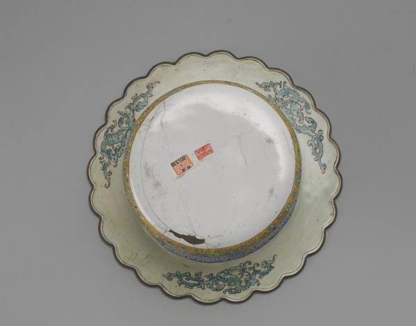 銅胎畫琺瑯花卉龍紋痰盂