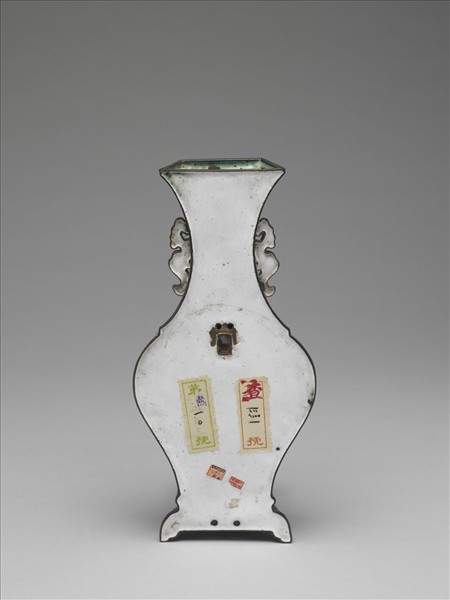 銅胎畫琺瑯紅地花蝶紋轎瓶