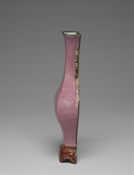 銅胎畫琺瑯紅地花蝶紋轎瓶