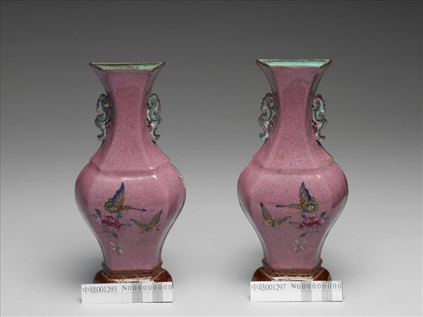 銅胎畫琺瑯紅地花蝶紋轎瓶