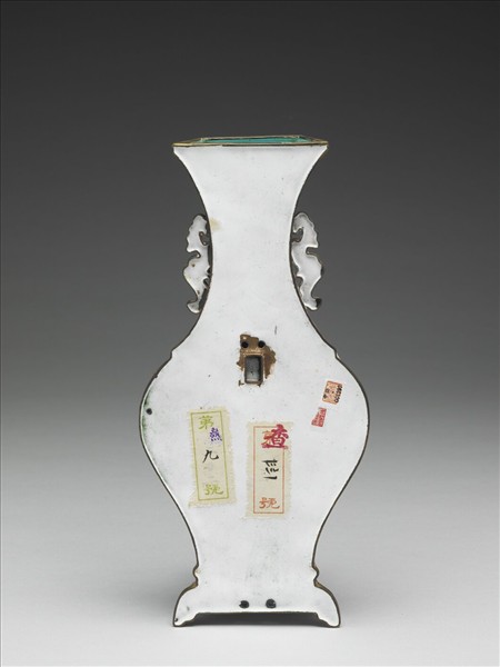 銅胎畫琺瑯紅地花蝶紋轎瓶