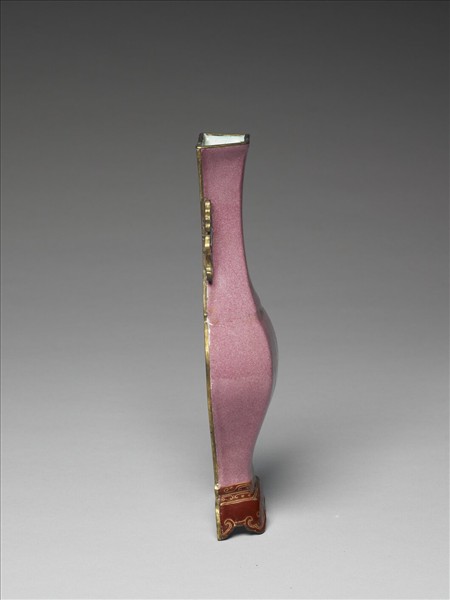 銅胎畫琺瑯紅地花蝶紋轎瓶