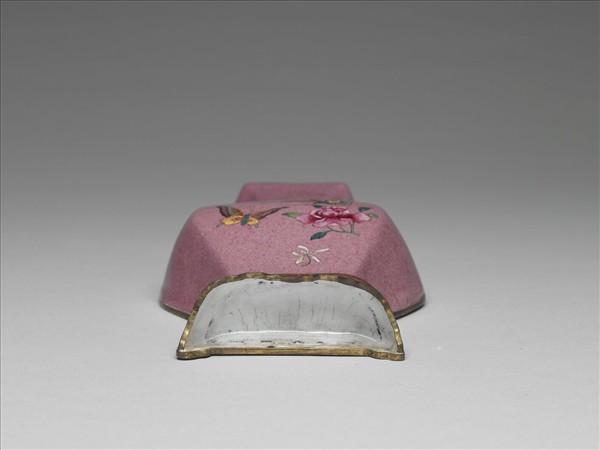 銅胎畫琺瑯紅地花蝶紋轎瓶