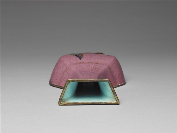 銅胎畫琺瑯紅地花蝶紋轎瓶