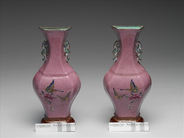 銅胎畫琺瑯紅地花蝶紋轎瓶