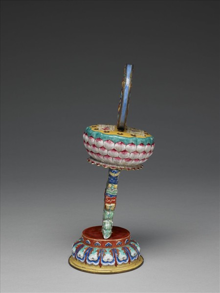 銅胎畫琺瑯五彩八寶（盤長）