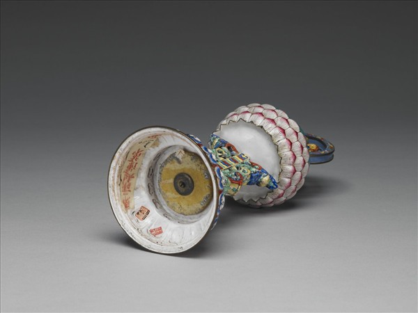 銅胎畫琺瑯五彩八寶（盤長）