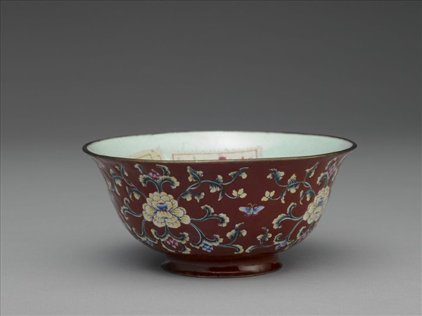 銅胎畫琺瑯紅地轉枝花卉紋碗