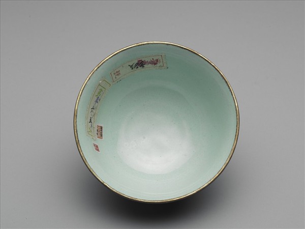 銅胎畫琺瑯紅地轉枝花卉紋碗