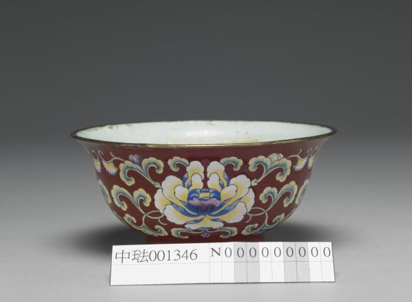銅胎畫琺瑯紅地花卉紋碗- 故宮