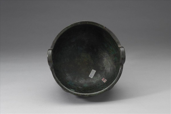 圓渦四瓣目紋鼎