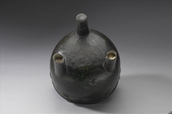 圓渦四瓣目紋鼎