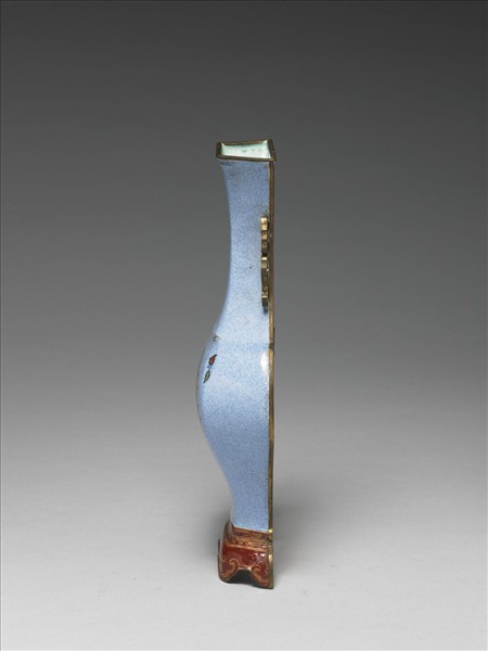 銅胎畫琺瑯藍地花蝶紋轎瓶