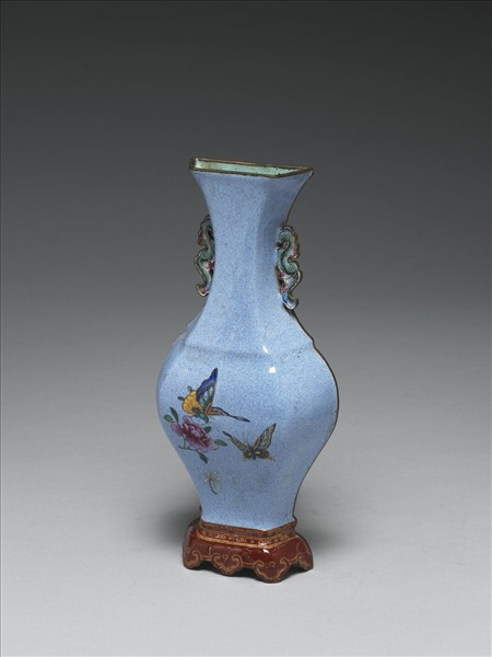 銅胎畫琺瑯藍地花蝶紋轎瓶