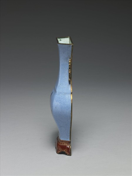 銅胎畫琺瑯藍地花蝶紋轎瓶