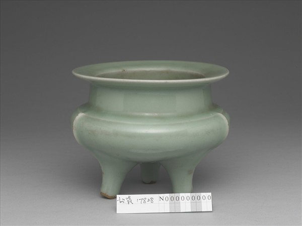 龍泉窯 青瓷三足爐